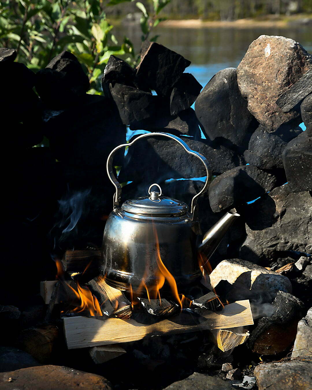 Kaffekokning över öppen eld vid Trollforsens campingplats