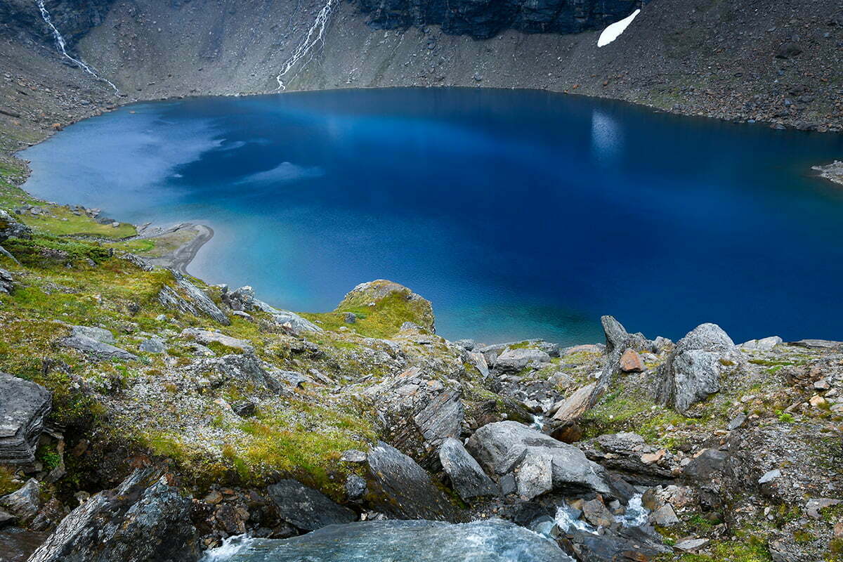 Trollsjön Rissajaures blå vatten