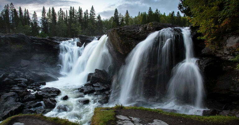 Ristafallet vattenfall Åre liggande bild 00054