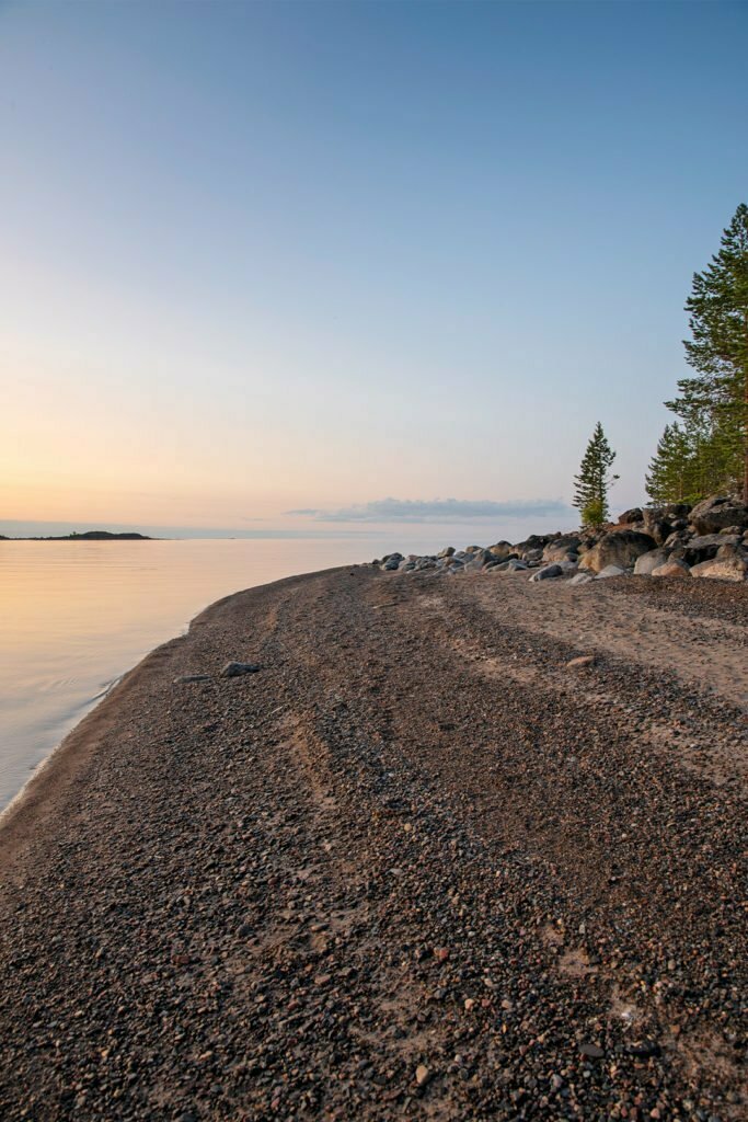 Stenig strand i ytterskärgården på ön Kluntarna 1080x1620 px bild 00037