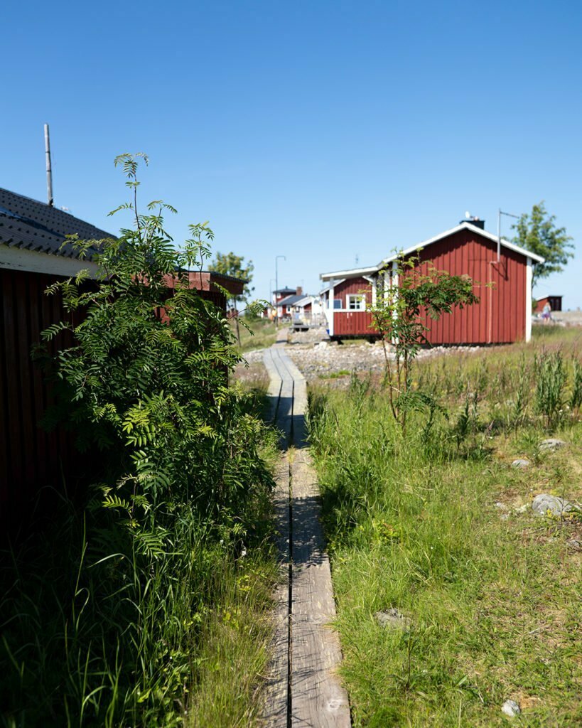 Malörens spångar och röda stugor 1080x1350