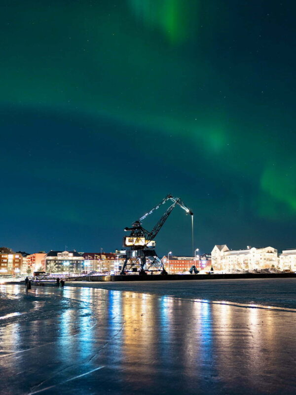 Bild 00153 Norrsken i södra hamn och isvägen vid kranen i Luleå storlek 1080x1350