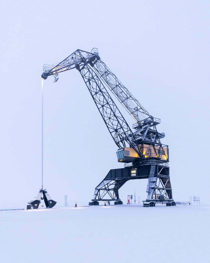 Bild 00154 Kranen Luleå södra hamnplan i vit dimma 1080x1350