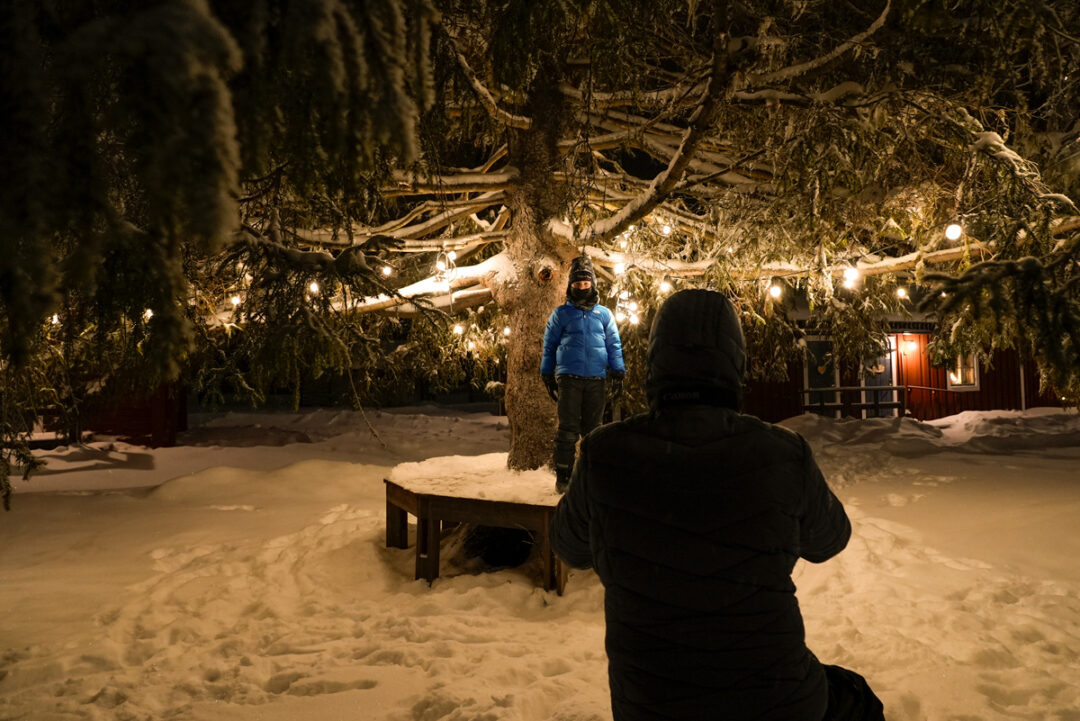 Gammelstad Kyrkstad Hägnan Guidad tur Porträtt under granen