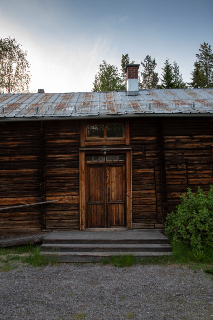 Gammelstad Hägnan timring dörr
