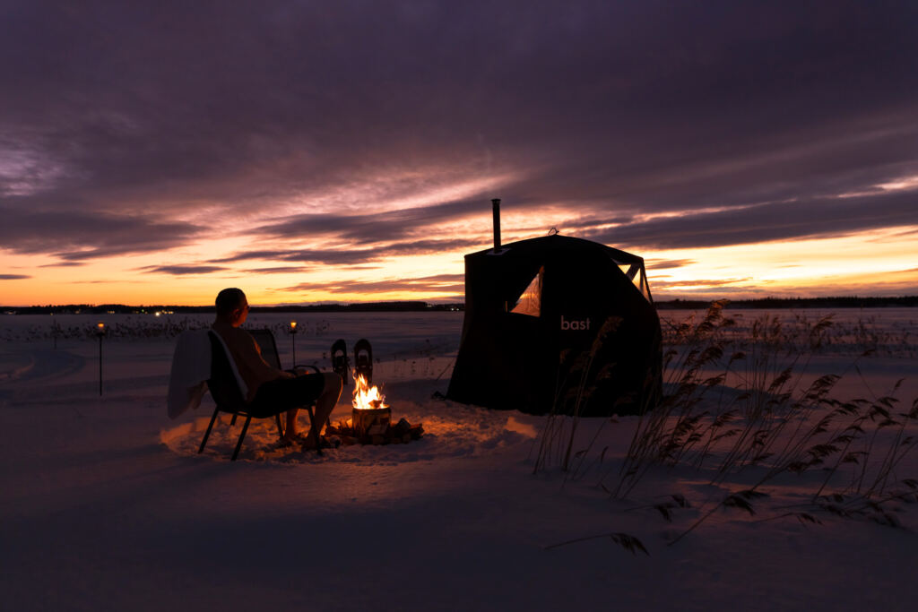 bast sauna bastutält vintersolnedgång på isen
