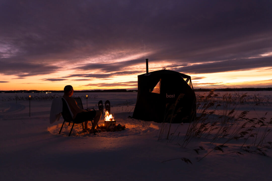 bast sauna bastutält vintersolnedgång på isen