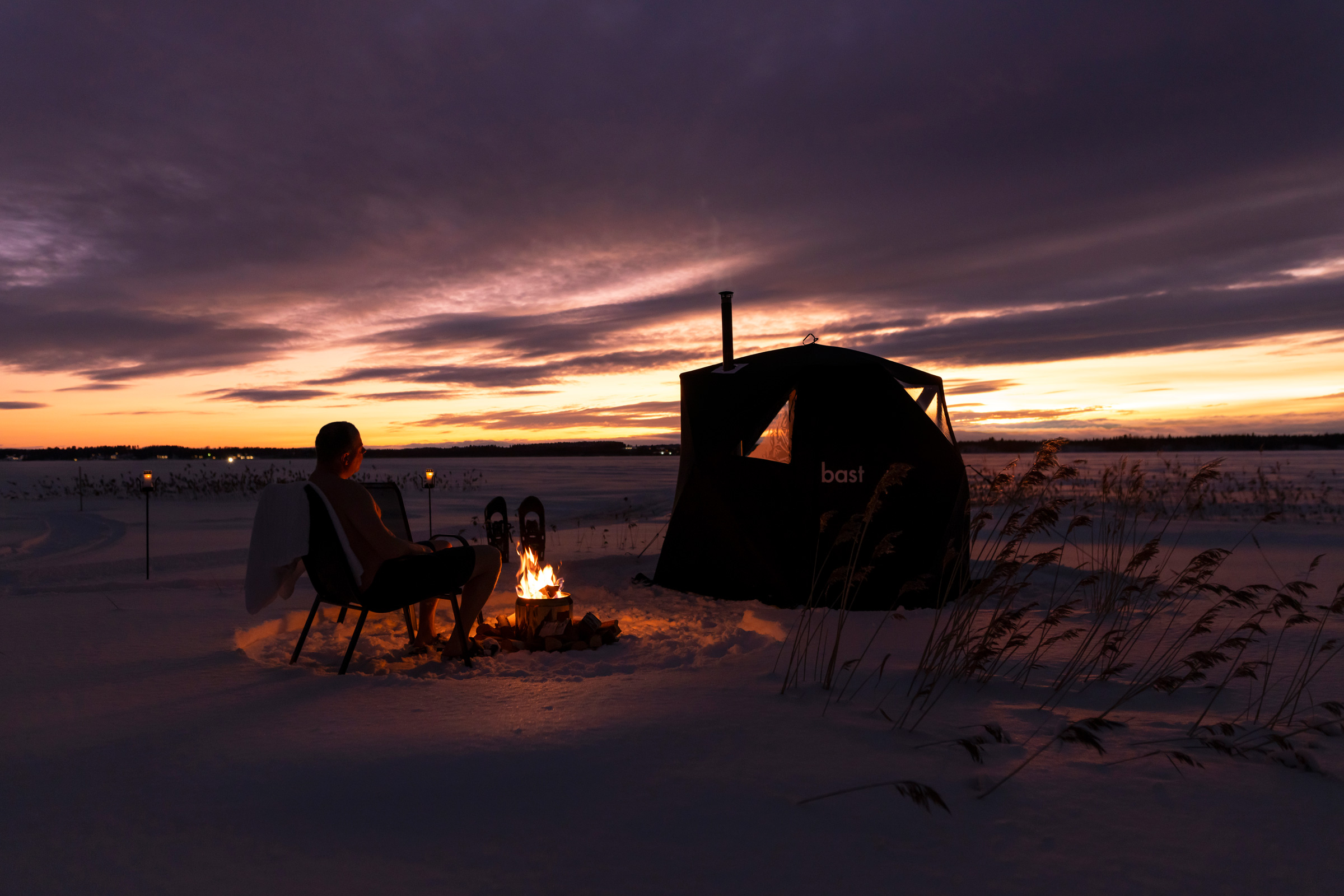 bast sauna bastutält vintersolnedgång på isen